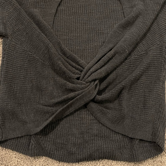 Must have Sweater - Picture 5 of 6